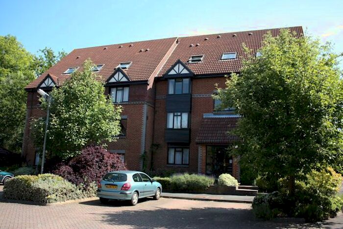 1 Bedroom Flat To Rent In Templecombe Mews, Oriental Road, Woking GU22