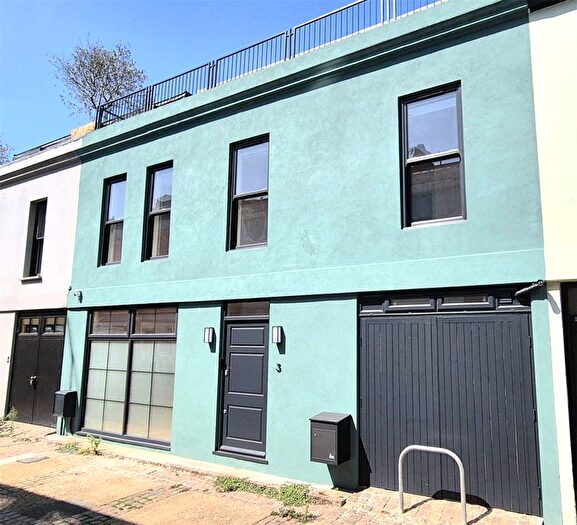 5 Bedroom Terraced House To Rent In Old Manor Yard, London, SW5