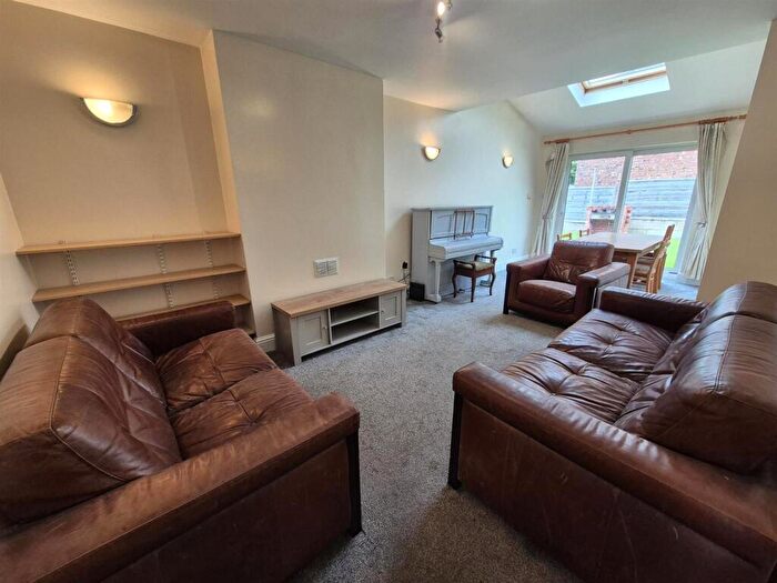 4 Bedroom Terraced House To Rent In Eileen Grove West, Manchester, M14