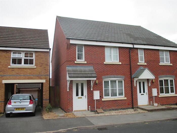 4 Bedroom House To Rent In Dudley, West Midlands, DY1