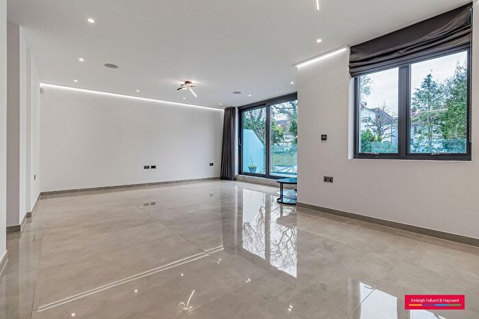 2 Bedroom Flat To Rent In Woodstock Road, Golders Green, NW11