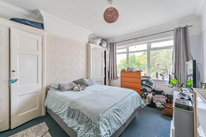 2 Bedroom Flat For Sale In Cromwell Avenue, Bromley, BR2