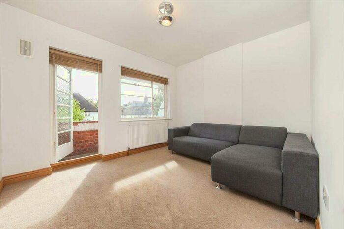 2 Bedroom Apartment To Rent In Ossulton Way, East Finchley, London, N2