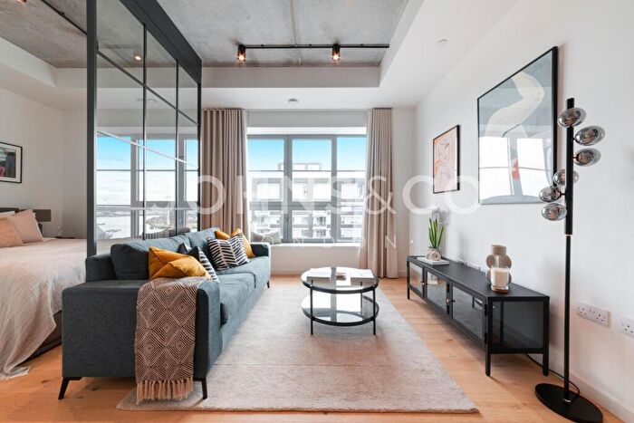 Apartment To Rent In Douglass Tower, Goodluck Hope, London, E14