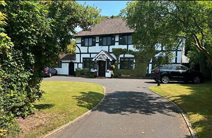 5 Bedroom Detached House For Sale In Longdown Lane North, Epsom, KT17