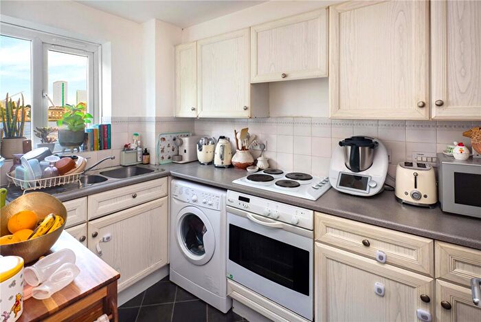 1 Bedroom Flat To Rent In Ferguson Close, Isle Of Dogs, London, E14