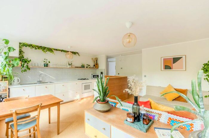 1 Bedroom Flat To Rent In Spicer Close, Brixton, London, SW9