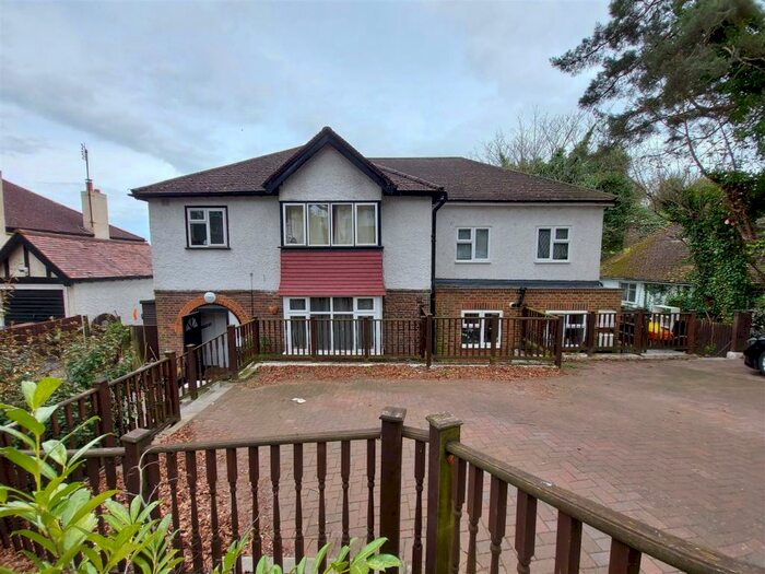 1 Bedroom Flat To Rent In The Drive, Coulsdon, CR5