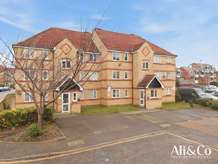 1 Bedroom Apartment For Sale In Lewes Close, Grays, RM17