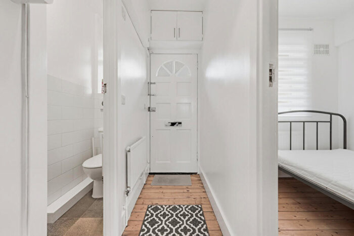2 Bedroom Flat For Sale In Evelyn House, Greatorex Street, E1