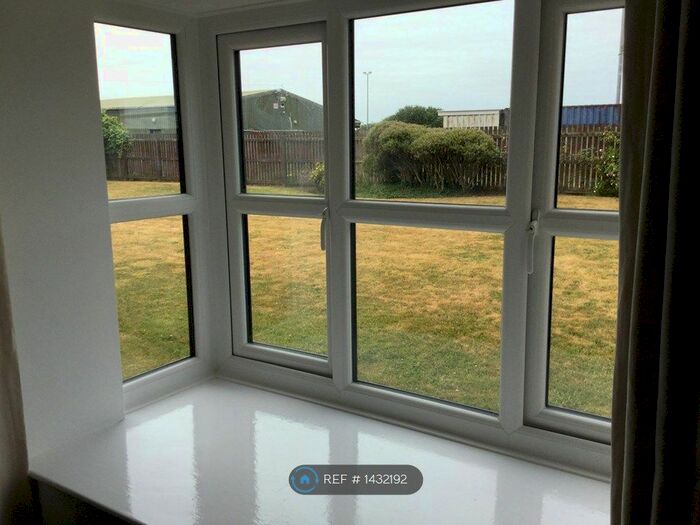 2 Bedroom Flat To Rent In Oakwood Close, Blackpool, FY4