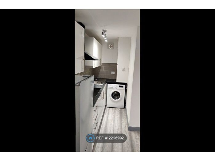 1 Bedroom Flat To Rent In Desford Way, Ashford, TW15