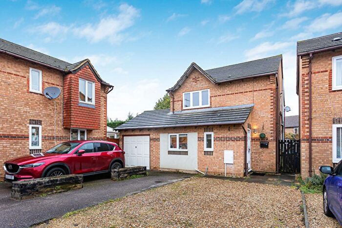 3 Bedroom Detached House For Sale In Japonica Close, Bicester, OX26