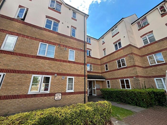 Studio To Rent In Lewes Close, Grays, RM17