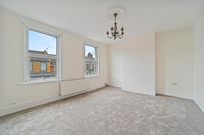 1 Bedroom Flat To Rent In Thorpe Road, Walthamstow, London, E17