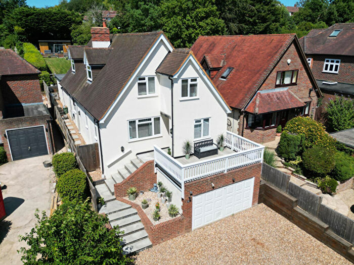 4 Bedroom Detached House For Sale In Millshot Drive, Amersham, HP7