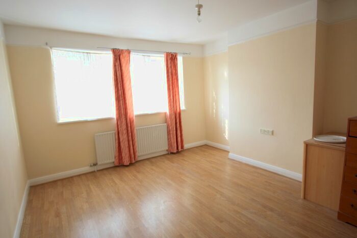 4 Bedroom Terraced House To Rent In Briar Avenue, London, SW16