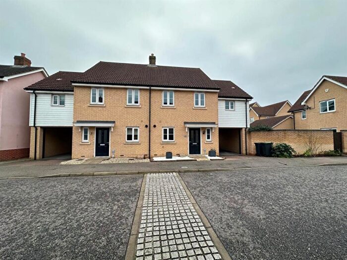 3 Bedroom Semi-Detached House For Sale In Buzzard Rise, Stowmarket, IP14