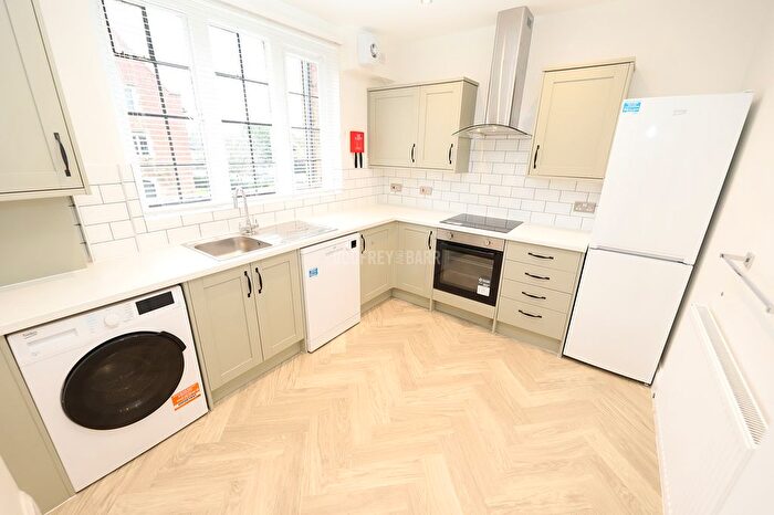 3 Bedroom Flat To Rent In Meadway, London, NW11