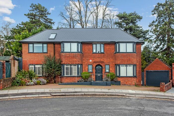 6 Bedroom Detached House To Rent In Tenterden Gardens, Hendon, London, NW4