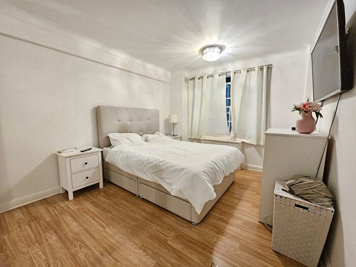 1 Bedroom Flat To Rent In Edgware Road, Park West, London, W2