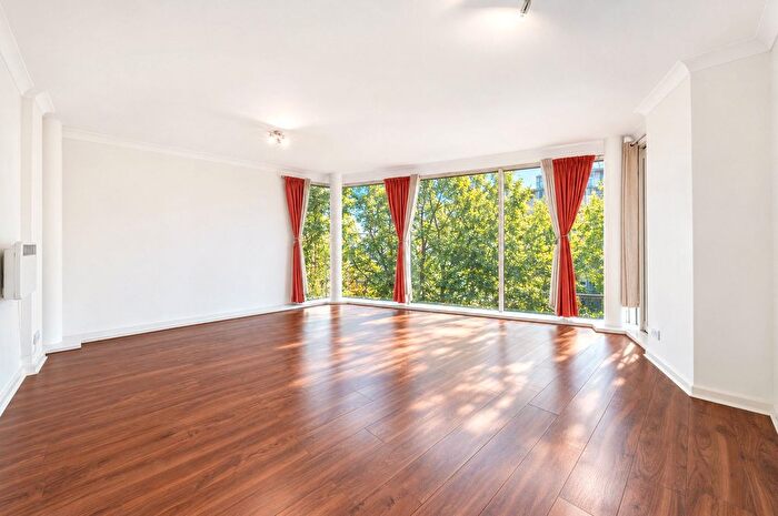 2 Bedroom Flat For Sale In Boardwalk Place, London, E14
