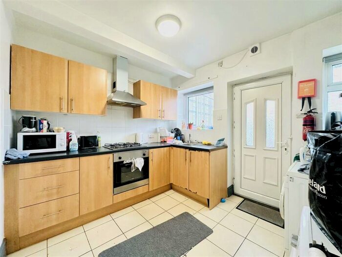 3 Bedroom Apartment To Rent In Trent Bridge Buildings, Nottingham, NG2