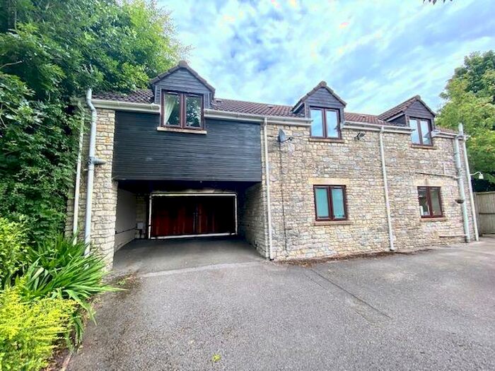 2 Bedroom Coach House To Rent In Greyfield Road, High Littleton, BS39