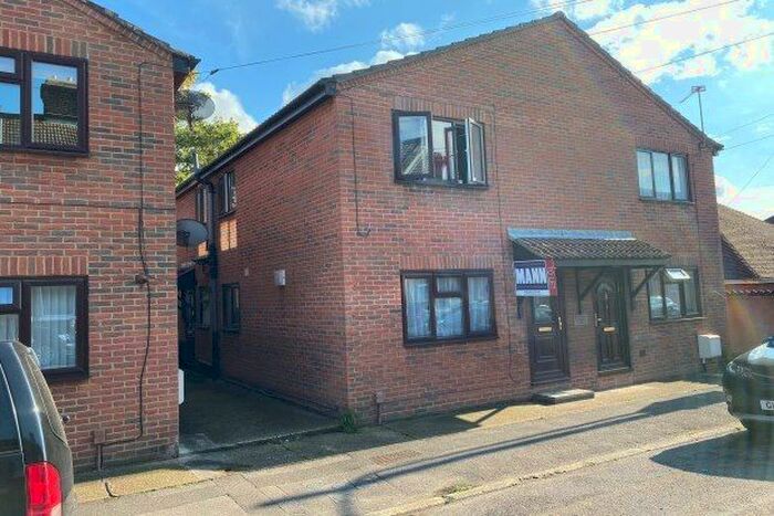 1 Bedroom Flat To Rent In Montfort Road, Rochester ME2