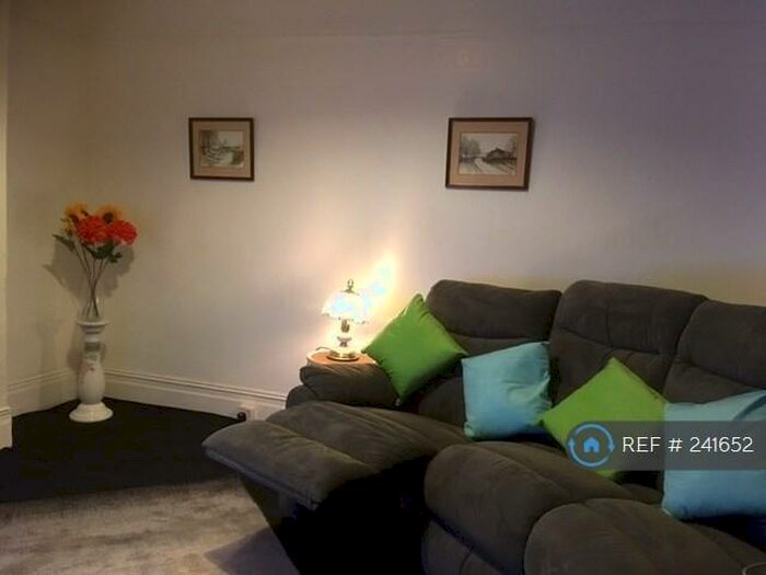 2 Bedroom Flat To Rent In Morley Road, Bournemouth, BH5