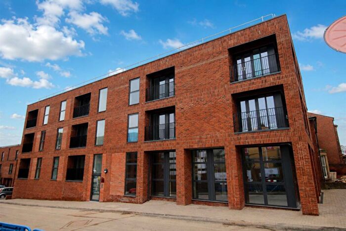 2 Bedroom Apartment For Sale In Kiln Close, Gloucester, GL1