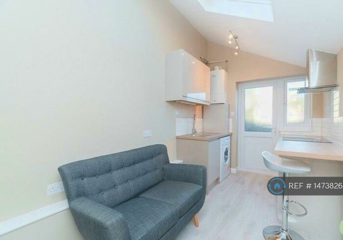 Studio To Rent In Kellys Road, Wheatley, Oxford, OX33