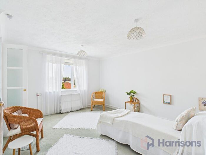 1 Bedroom Flat For Sale In Riverbourne Court, Bell Road, Sittingbourne, Kent, ME10