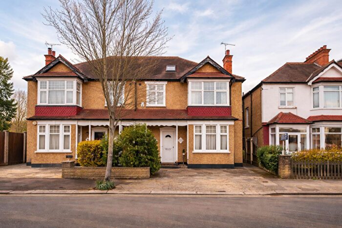 3 Bedroom Maisonette For Sale In Radnor Road, Harrow, HA1