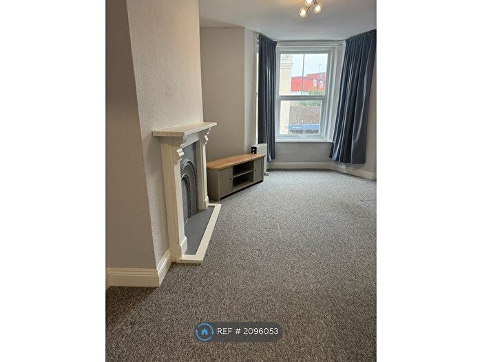 2 Bedroom Flat To Rent In West Hill Road, Bournemouth, BH2