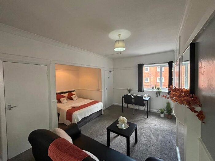 Studio To Rent In Cumberland Court, Headingley, Leeds, LS6