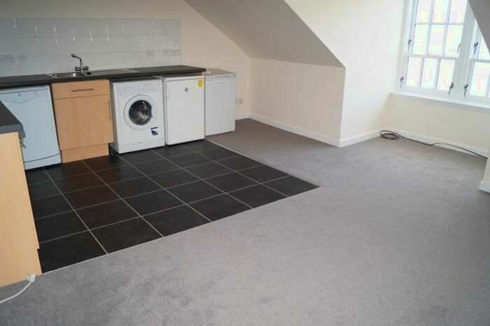 2 Bedroom Flat To Rent In Union Street, Aberdeen, AB11