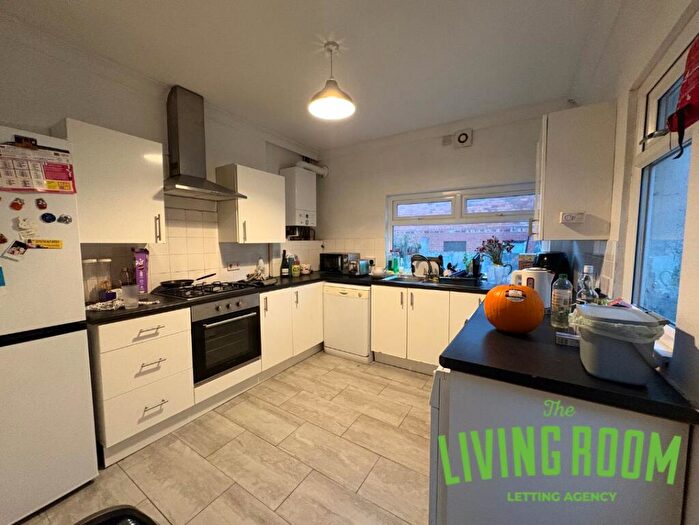4 Bedroom House To Rent In Malefant Street, Cathays, Cardiff, CF24
