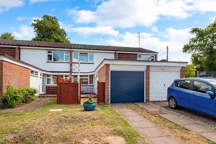 3 Bedroom Terraced House For Sale In Madeline Road, Petersfield, Hampshire, GU31