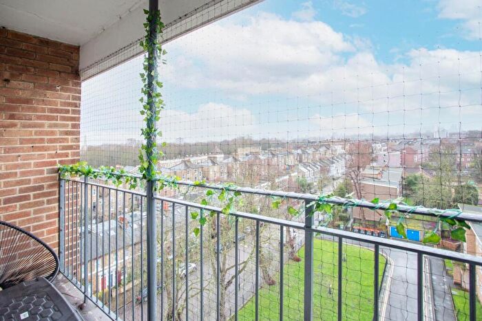 1 Bedroom Flat For Sale In Yoakley Road, London, N16