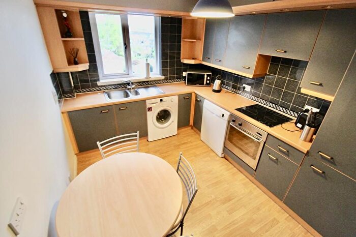 2 Bedroom Flat To Rent In Fonthill Road, Top Floor, AB11