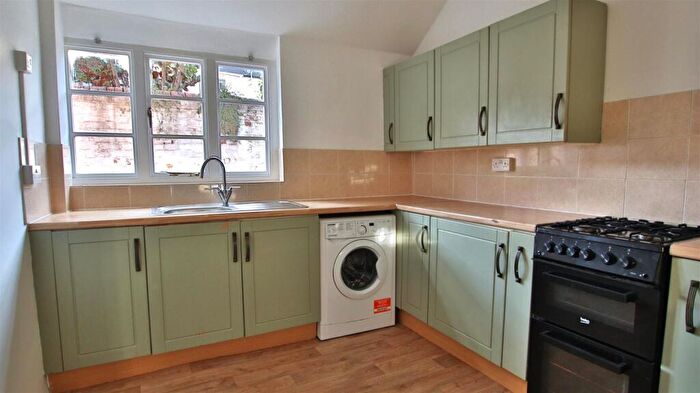 2 Bedroom House To Rent In Lilleys Alley, Tewkesbury, GL20