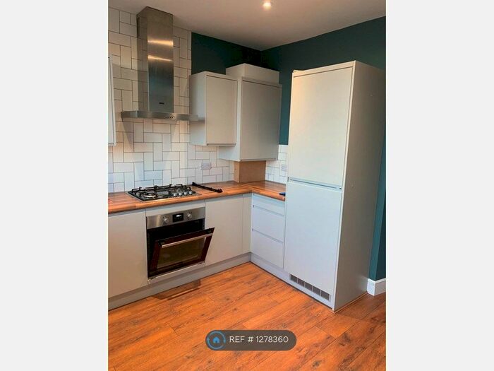 2 Bedroom Flat To Rent In Wellfield Avenue, Porthcawl CF36