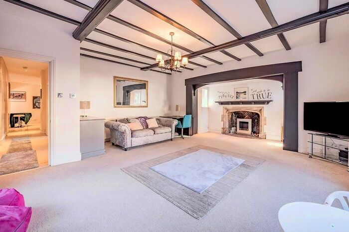 2 Bedroom Maisonette To Rent In Langley Hill, Kings Langley, Hertfordshire, WD4