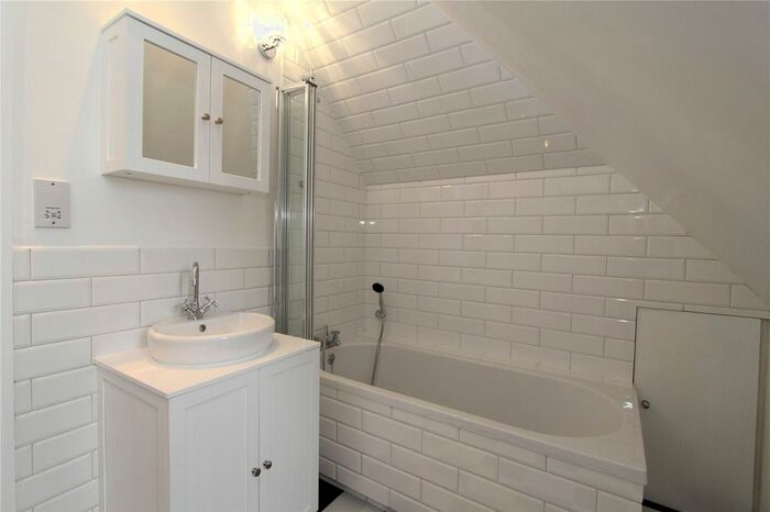 2 Bedroom Flat To Rent In Birch Grove, Ealing Common, London, W3