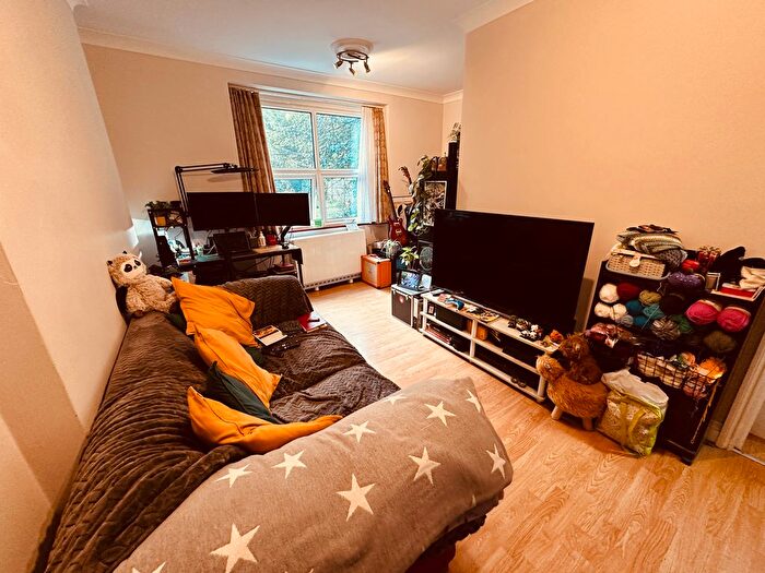 1 Bedroom Flat To Rent In Queens Avenue, London, N10