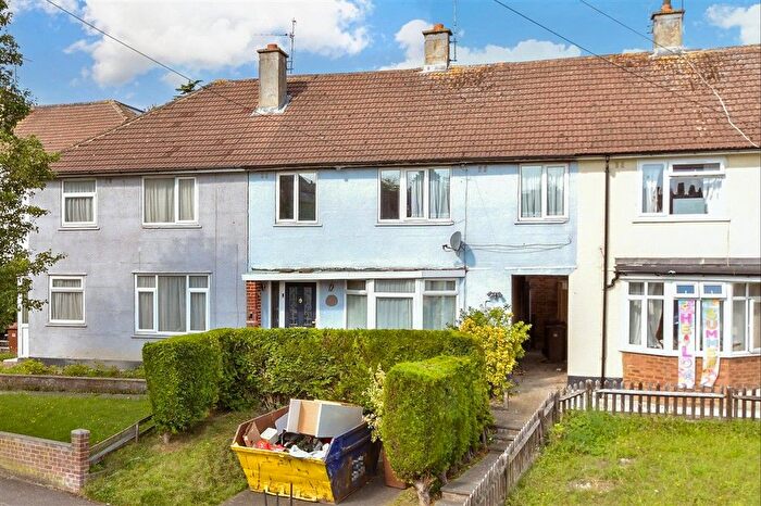 4 Bedroom Semi-Detached House For Sale In Fleet Road, Rochester, Kent, ME1