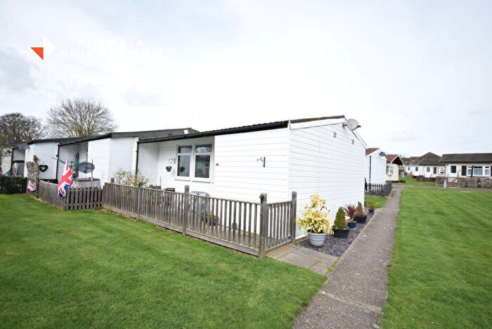 2 Bedroom Park Home For Sale In Castle Hill Park, Clacton-On-Sea, CO16