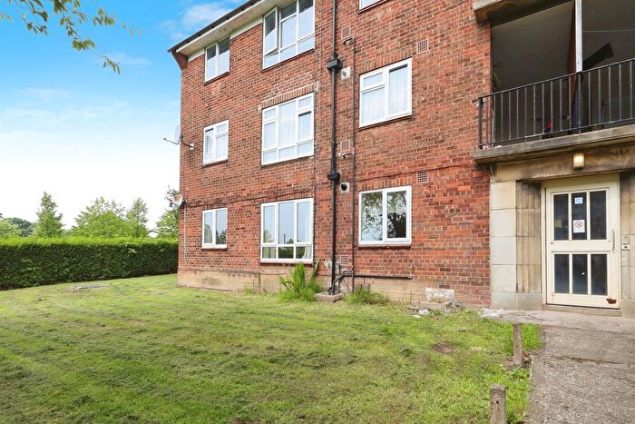 2 Bedroom Flat To Rent In Lingfield Walk, Leeds, LS17