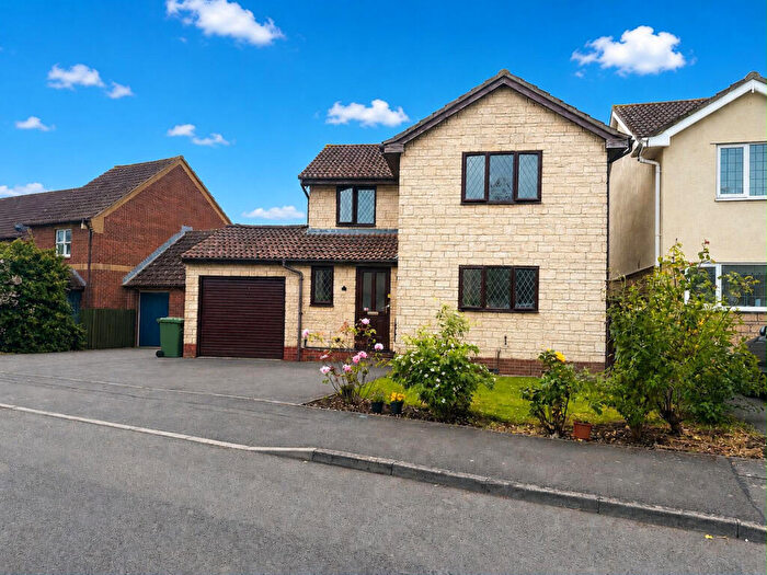 4 Bedroom Detached House For Sale In Paddock Close, Bradley Stoke, BS32